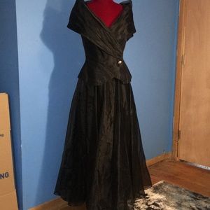Vintage black ensemble. Polyester/acetate